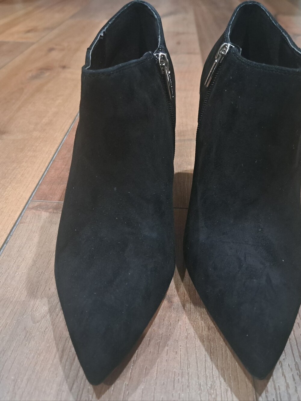 Vince Camuto Temindal Women Black Pointed Ankle Booties True Suede 10M Shoes